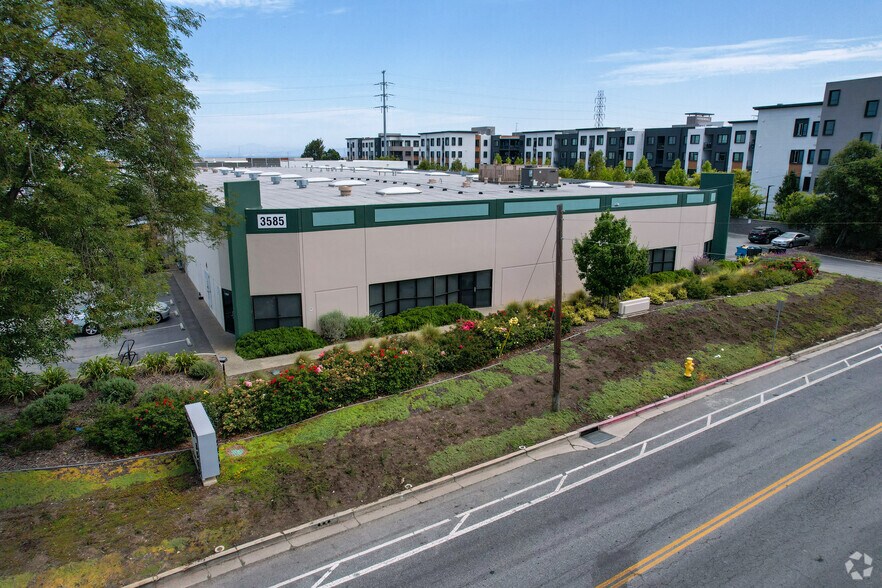 More Photos Of 3585 Haven Ave, Menlo Park Warehouse For Lease