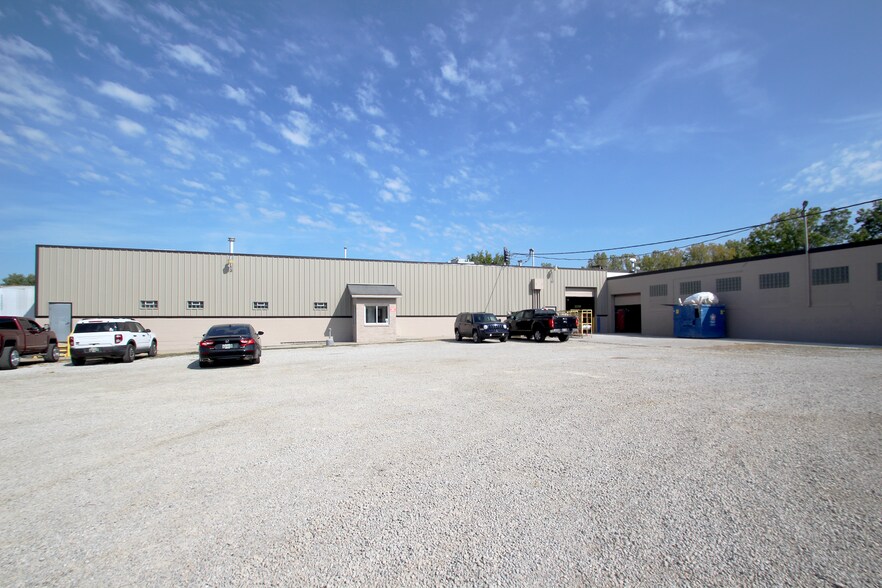 More Photos Of 104 Lee St, Lodi Manufacturing For Lease