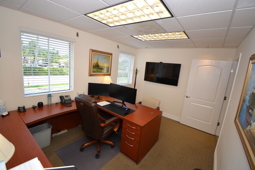 More Photos Of 7765 SW 87th Ave, Miami Office For Sale