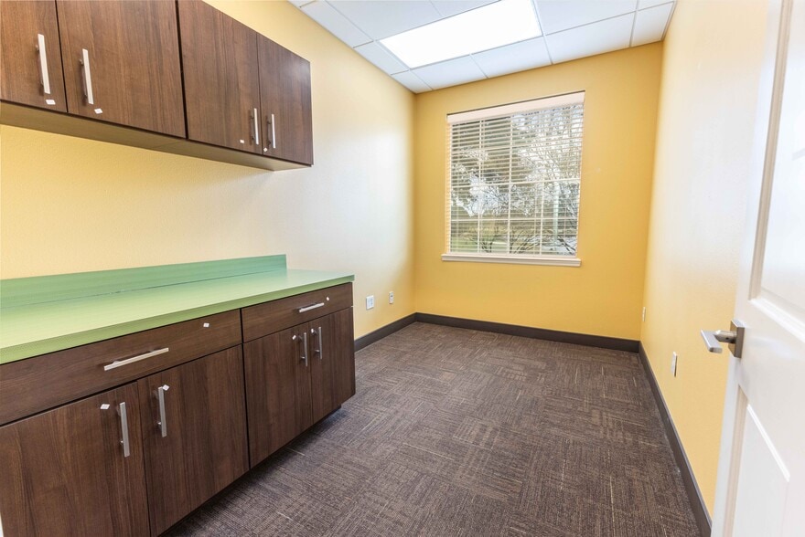 More Photos Of 3400 Southern Trce, The Villages Office For Sale