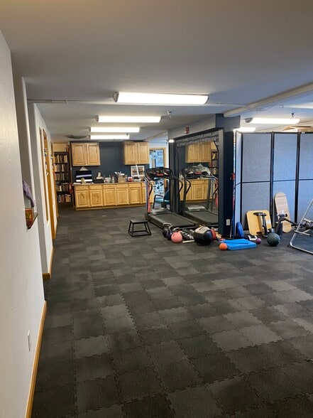More Photos Of 114 Village Pl, Dillon Office For Sale