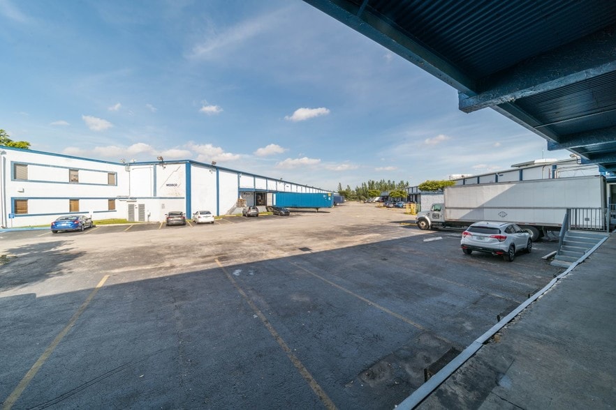 More Photos Of 6950-7190 NW 12th St, Miami Warehouse For Lease