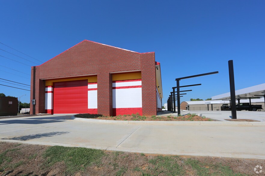 More Photos Of 900 W South Blvd, Montgomery Carwash For Sale