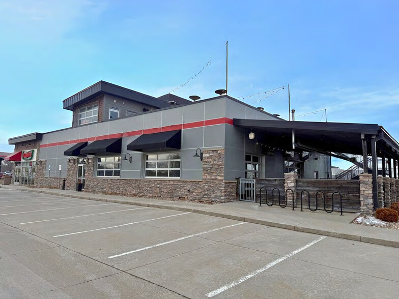 Primary Photo Of 810 E 1st St, Ankeny Restaurant For Sale