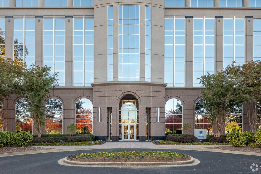 More Photos Of 800 Crescent Centre Dr, Franklin Unknown For Lease