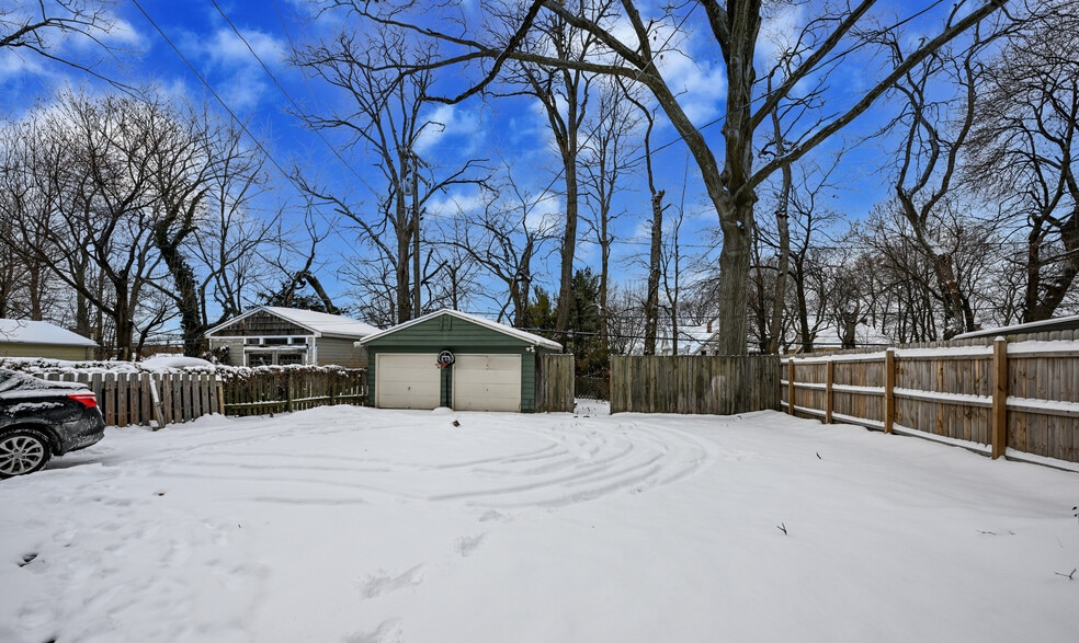 More Photos Of 2869 Hampshire Rd, Cleveland Heights Multifamily For Sale