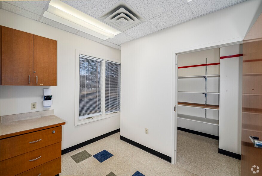 More Photos Of 477 McLaws Cir, Williamsburg Medical For Lease