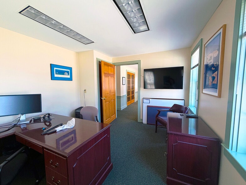 More Photos Of 118 Maplewood Ave, Portsmouth Office For Sale