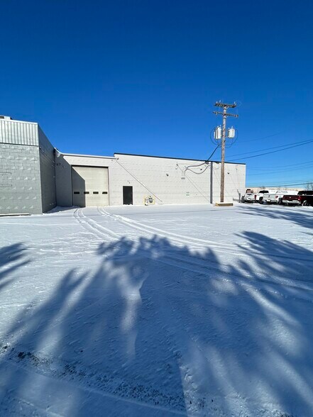 More Photos Of 1251 Rochester Rd, Troy Warehouse For Lease