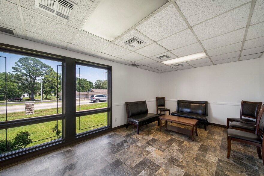 More Photos Of 700 S Main St, Grove Medical For Sale