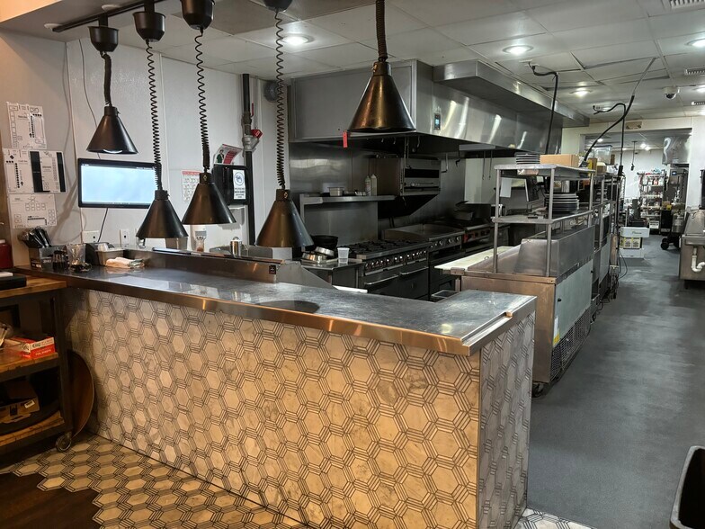 More Photos Of 523 York Rd, Towson General Retail For Sale