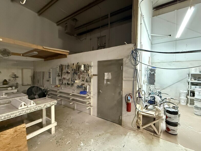 More Photos Of 707 N Frontier Rd, Papillion Industrial For Sale