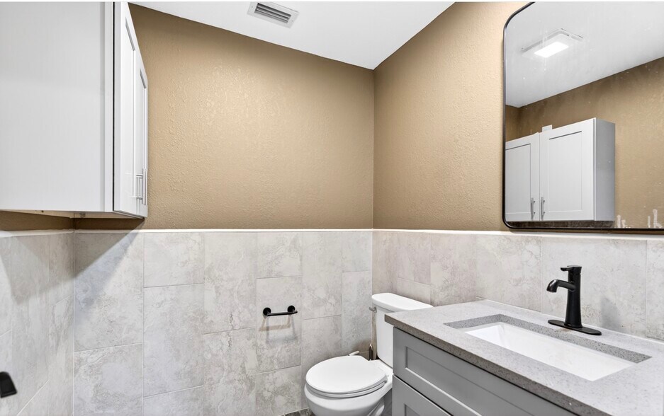 More Photos Of 236 Pondella Rd, North Fort Myers Auto Repair For Sale