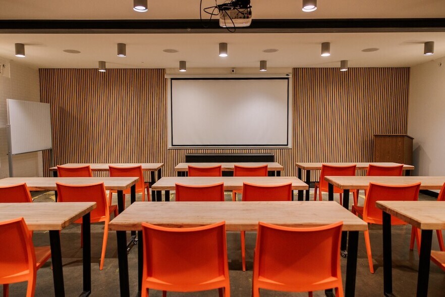 More Photos Of 1053 Whitaker Mill Rd, Raleigh Coworking Space