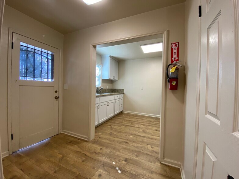 More Photos Of 525 W Kettleman Ln, Lodi Office For Lease