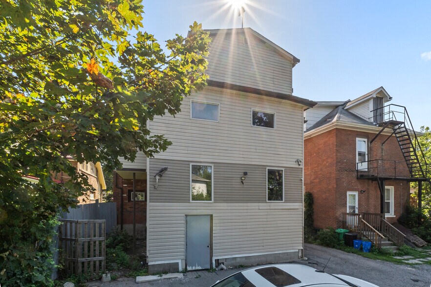 More Photos Of 541 Aylmer St N, Peterborough Apartments For Sale