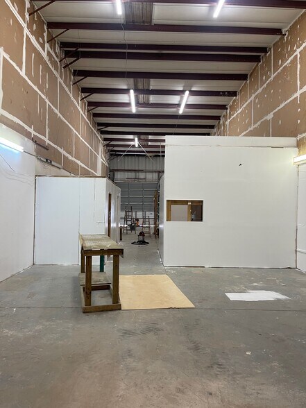 More Photos Of 9161 131st Pl N, Largo Warehouse For Lease