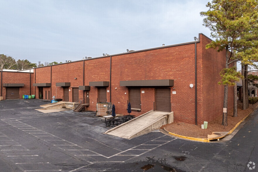 More Photos Of 150 Hembree Park Dr, Roswell Unknown For Lease