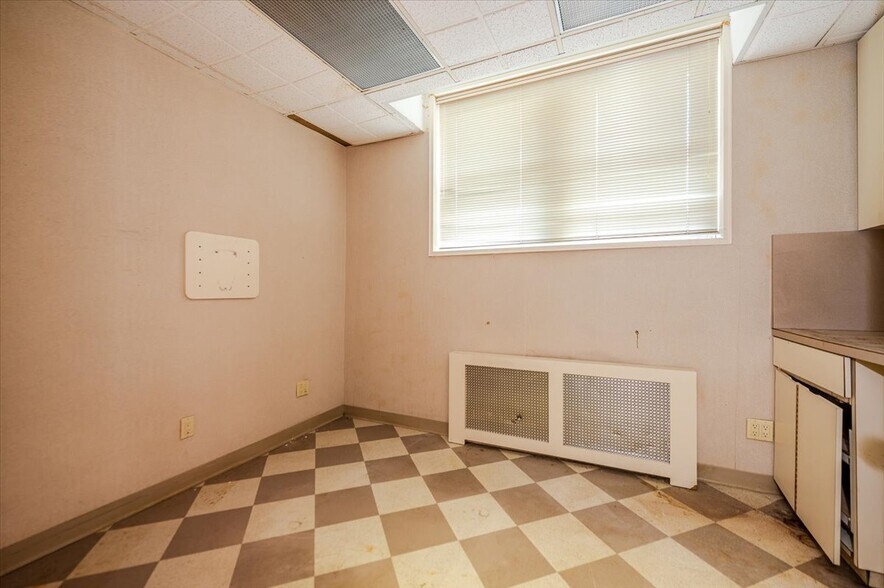 More Photos Of 195 N Village Ave, Rockville Centre Office For Sale