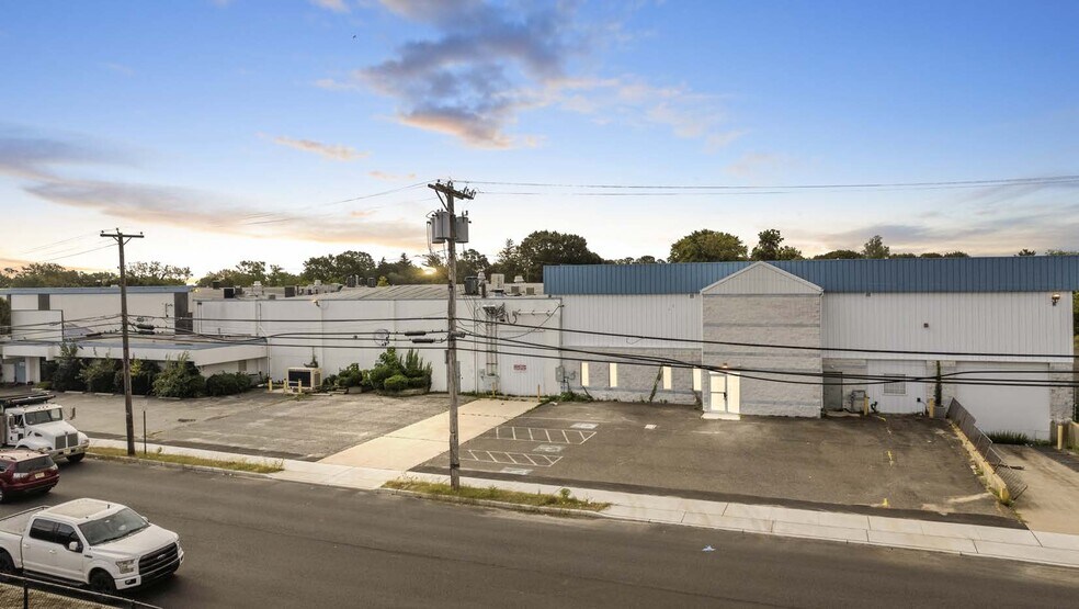 More Photos Of 201 W Decatur Ave, Pleasantville Flex For Sale