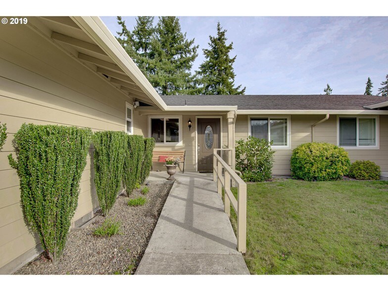 More Photos Of 2091 Spruce Ave, Woodland Assisted Living For Sale
