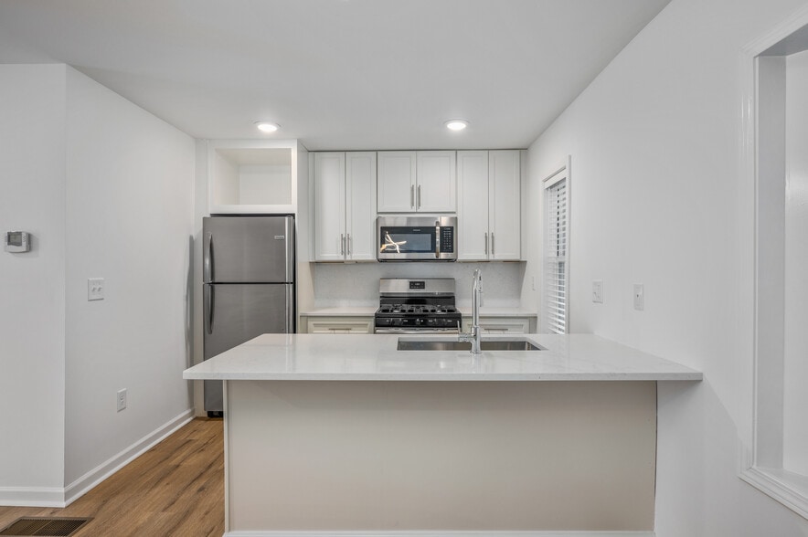 More Photos Of 704 Durant Pl NE, Atlanta Apartments For Sale