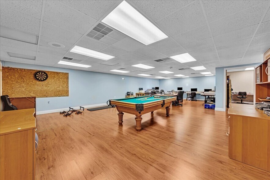 More Photos Of 6187 NW 167th St, Miami Lakes Office For Sale