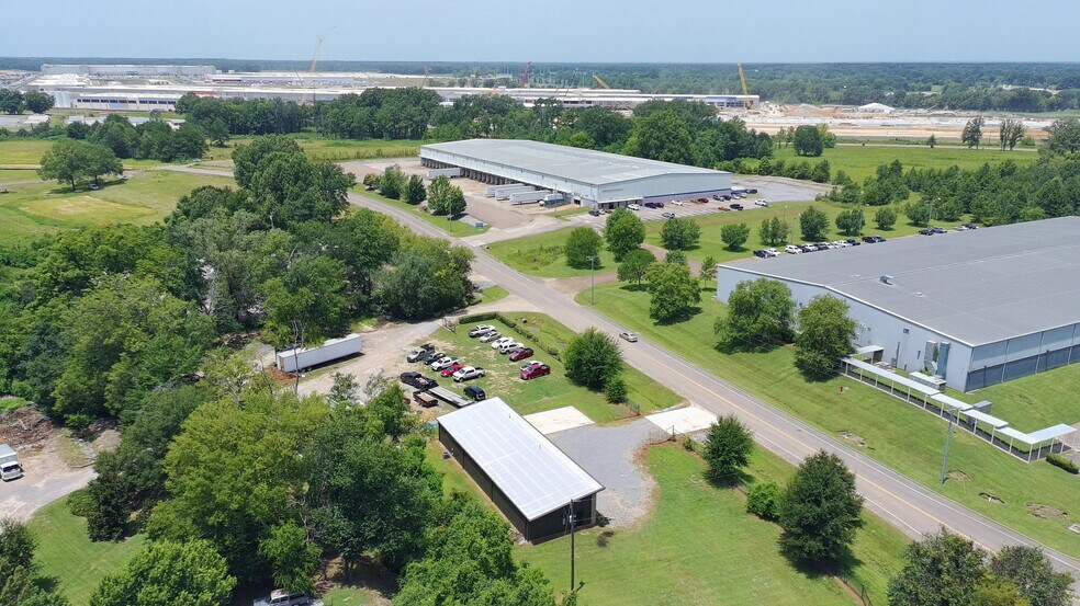 More Photos Of 238 Commercial Pky, Canton Flex For Lease