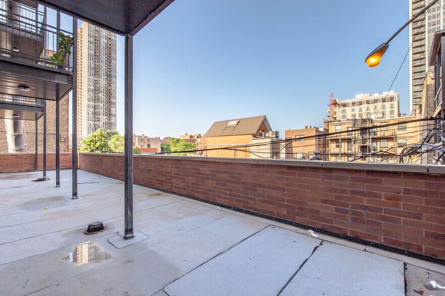 More Photos Of 1553 N Wells St, Chicago Apartments For Sale