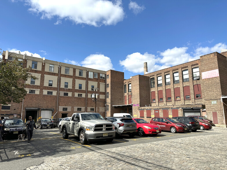 Primary Photo Of 430 Communipaw Ave, Jersey City Warehouse For Lease