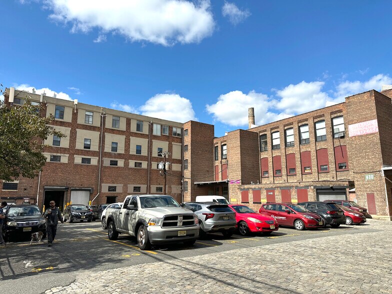 More Photos Of 430 Communipaw Ave, Jersey City Warehouse For Lease
