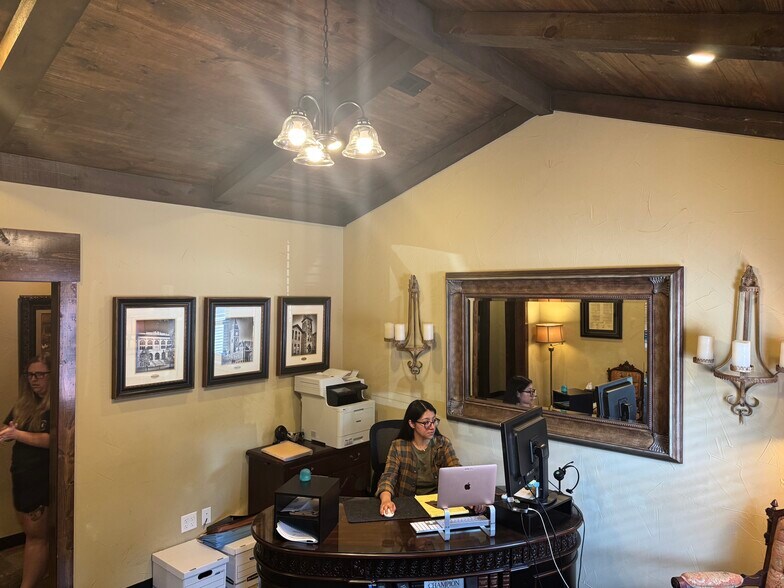 More Photos Of 1830 Shelby Ln, Fayetteville Medical For Sale