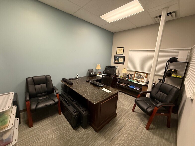 More Photos Of 389 Commerce Pky, Rockledge Medical For Lease