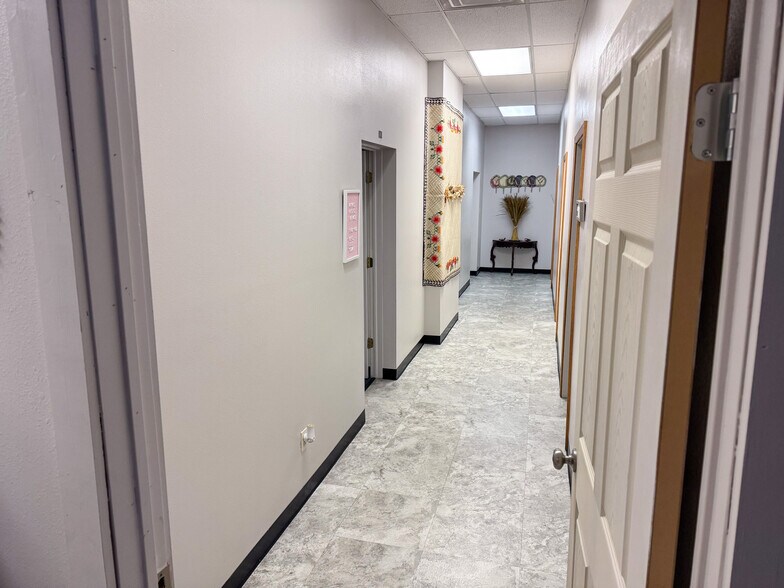 More Photos Of 800 E Emma Ave, Springdale Office For Sale