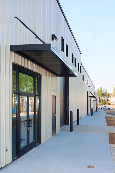 More Photos Of 717 Brigham Rd, Greensboro Flex For Lease