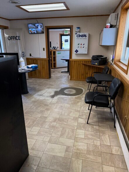 More Photos Of 4881 Pittsburgh Rd, Harrisville Light Distribution For Sale