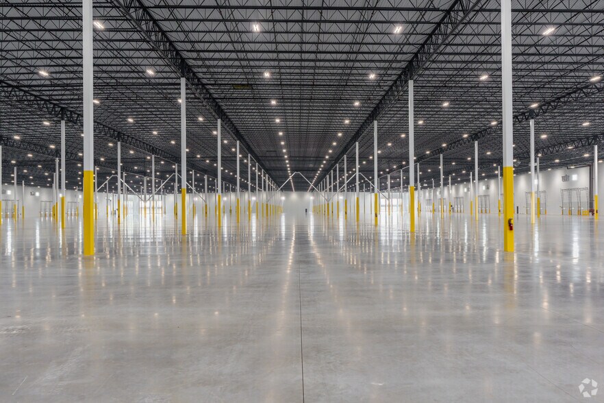 More Photos Of 370 Logistics ave, Jeffersonville Distribution For Lease