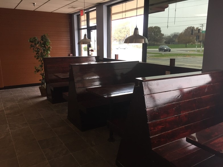 More Photos Of 3S071 State Route 59, Warrenville Restaurant For Lease