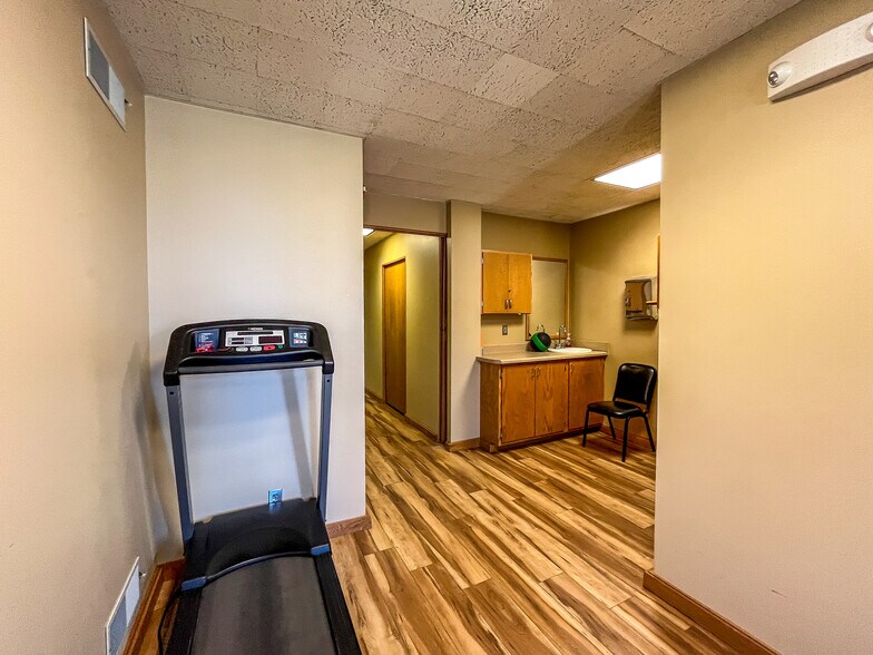 More Photos Of 2001 7th St, Rapid City Office For Sale