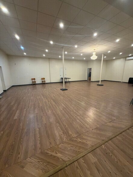 More Photos Of 3375 Shore Pky, Brooklyn Flex For Lease