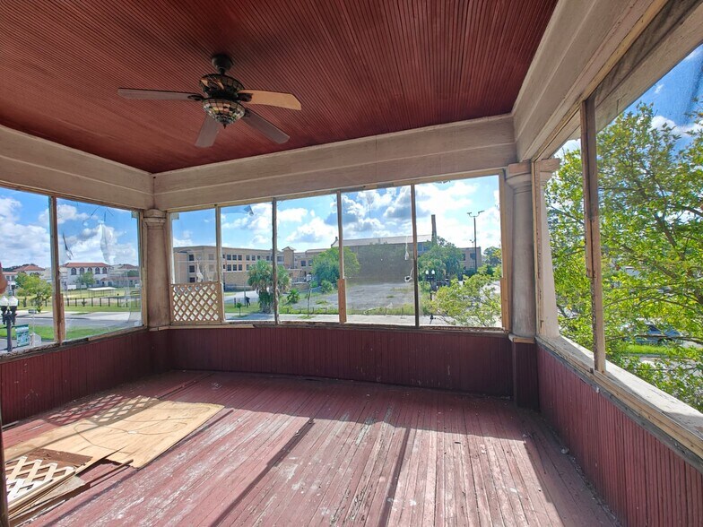 More Photos Of 2020 N Main St, Jacksonville Specialty For Sale