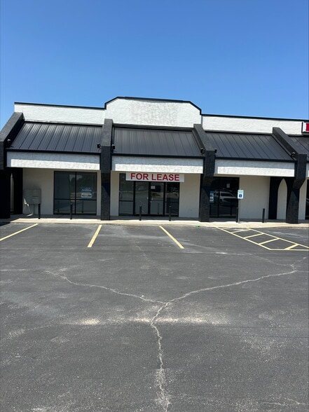 More Photos Of 8507 S Western Ave, Oklahoma City Freestanding For Lease