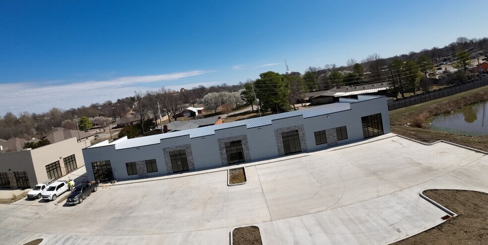 More Photos Of 1101 N Birch Ave, Broken Arrow Office For Lease