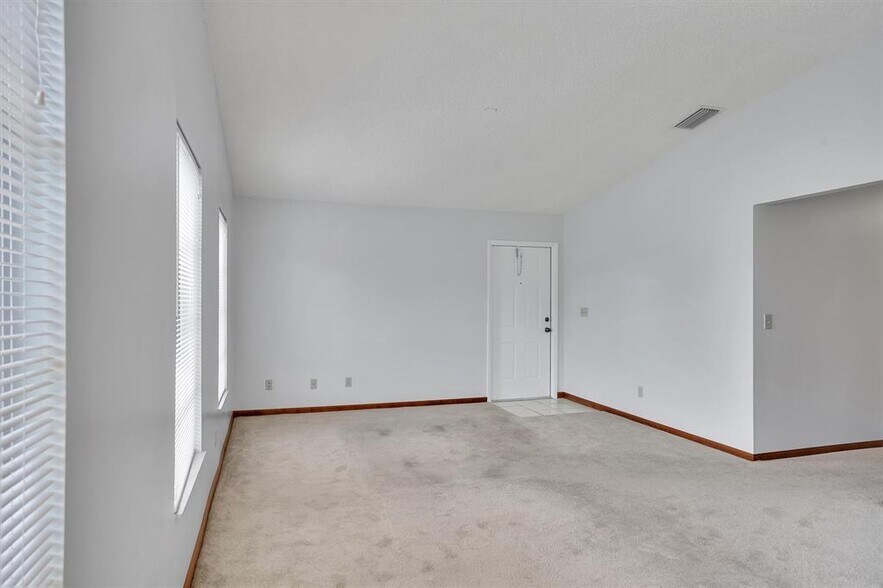 More Photos Of 5907 Tyler St, Hollywood Apartments For Sale