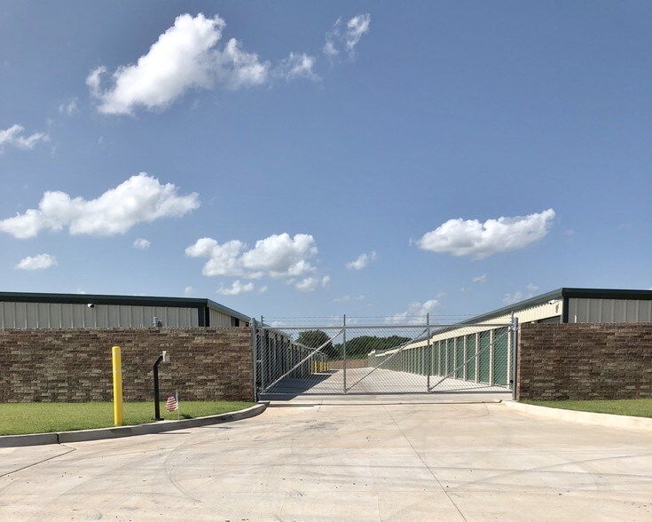 More Photos Of 2420 E College Ave, Guthrie Self Storage For Sale