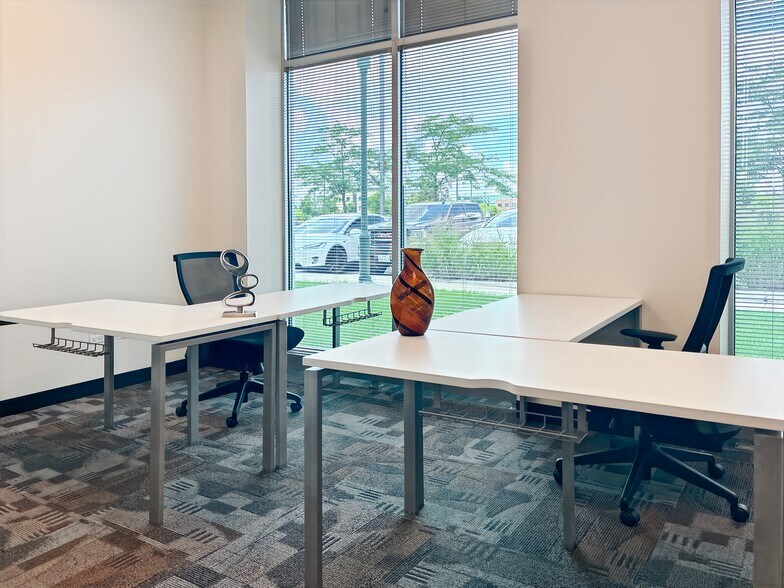 More Photos Of 5400 Prairie Stone Pkwy, Hoffman Estates Coworking Space