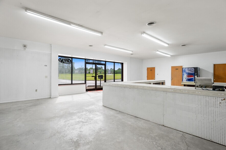 More Photos Of 1197 Piney Green Rd, Jacksonville Auto Repair For Sale