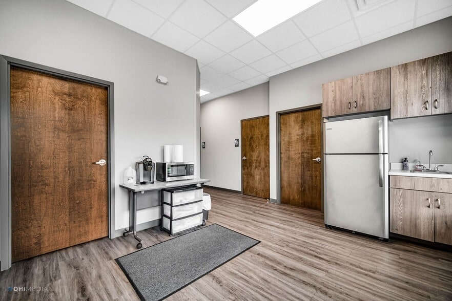 More Photos Of 1227 N Cedar Rd, New Lenox Office For Lease