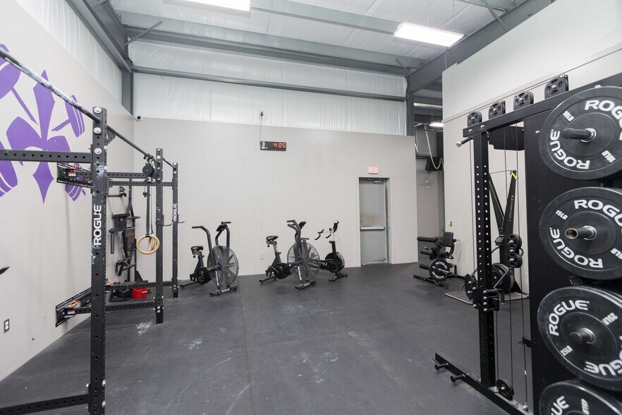 More Photos Of 12110 S Harrells Ferry Rd, Baton Rouge Showroom For Sale