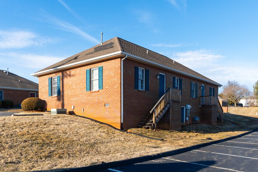 More Photos Of 40 Stoneridge Dr, Waynesboro Office For Lease